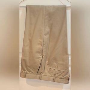 Men's IZOD American Chino, Khaki, W36xL36.  Expandable Waist. Smoke-free Home